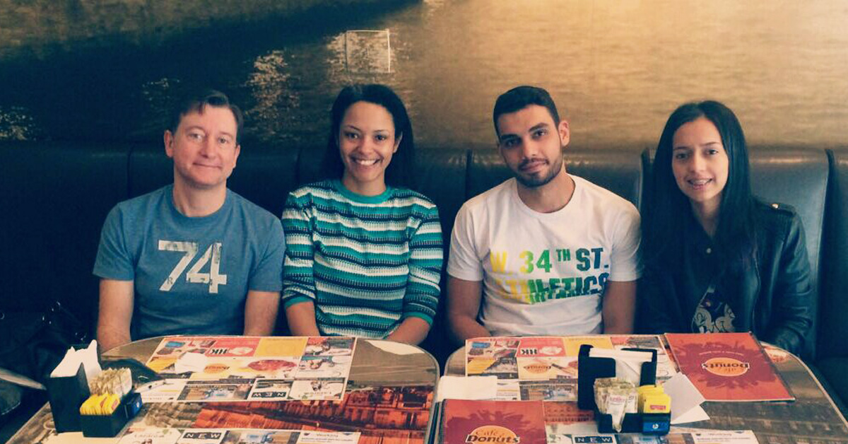 Alunos do curso Master's Program da unidade Jundiaí/SP se reuniram no Café Donuts