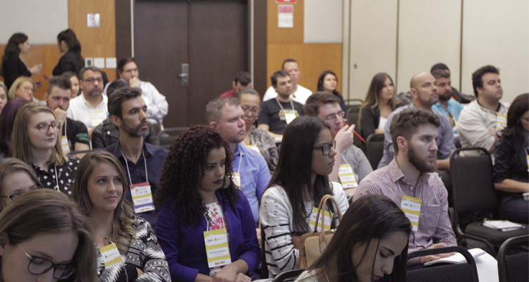 Profissionais participam dos treinamentos 