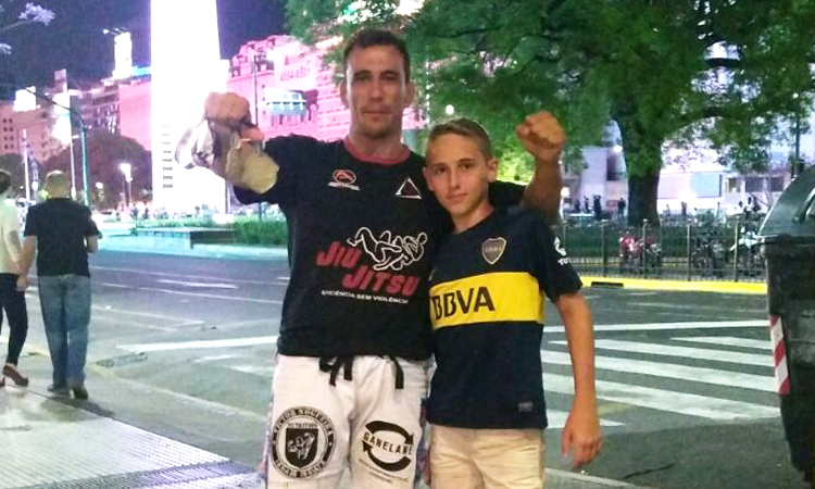 Daniel Cascão ao lado do seu filho, Daniel Junior, em Buenos Aires.
