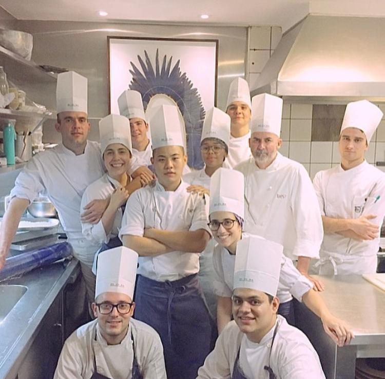 Isabella com os colegas de estágio 