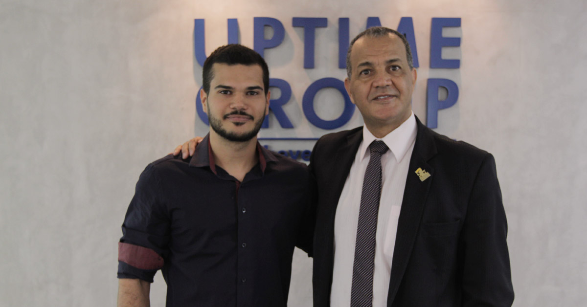 Gustavo Moutinho (à esq.) durante visita ao Head Office na companhia de Halbert Camilo, gestor de franquias e novos negócios