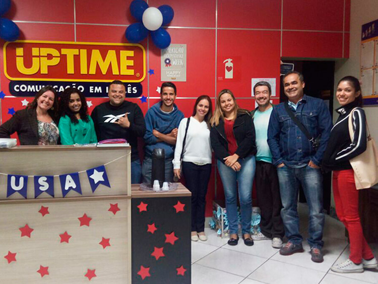 Muitas estrelas enfeitaram a unidade de Lagoa Santa (MG), e assim como no Brasil, as estrelas da bandeira norte-americana representam cada um dos 50 estados do país