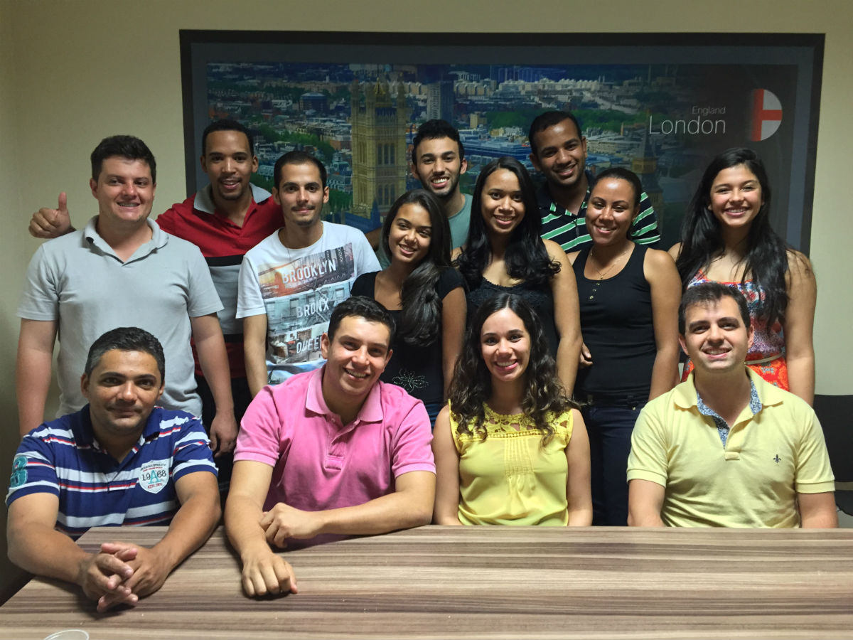 Alunos da UPTIME Barreiro, em Belo Horizonte, que participaram do jogo de soletração