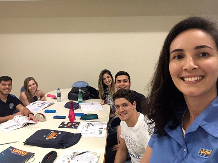 Alunos de Medicina durante aula do Medically Speaking na Unifenas-BH